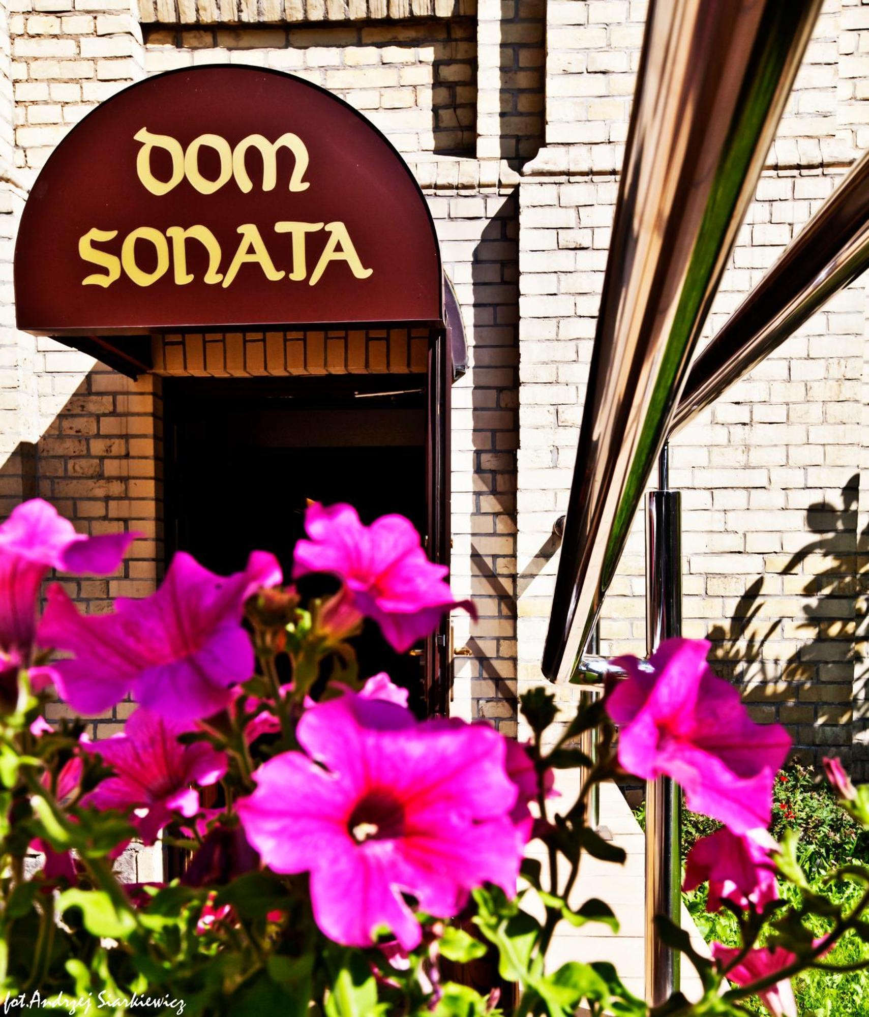 Dom Sonata Bed & Breakfast กดัญสก์ ภายนอก รูปภาพ